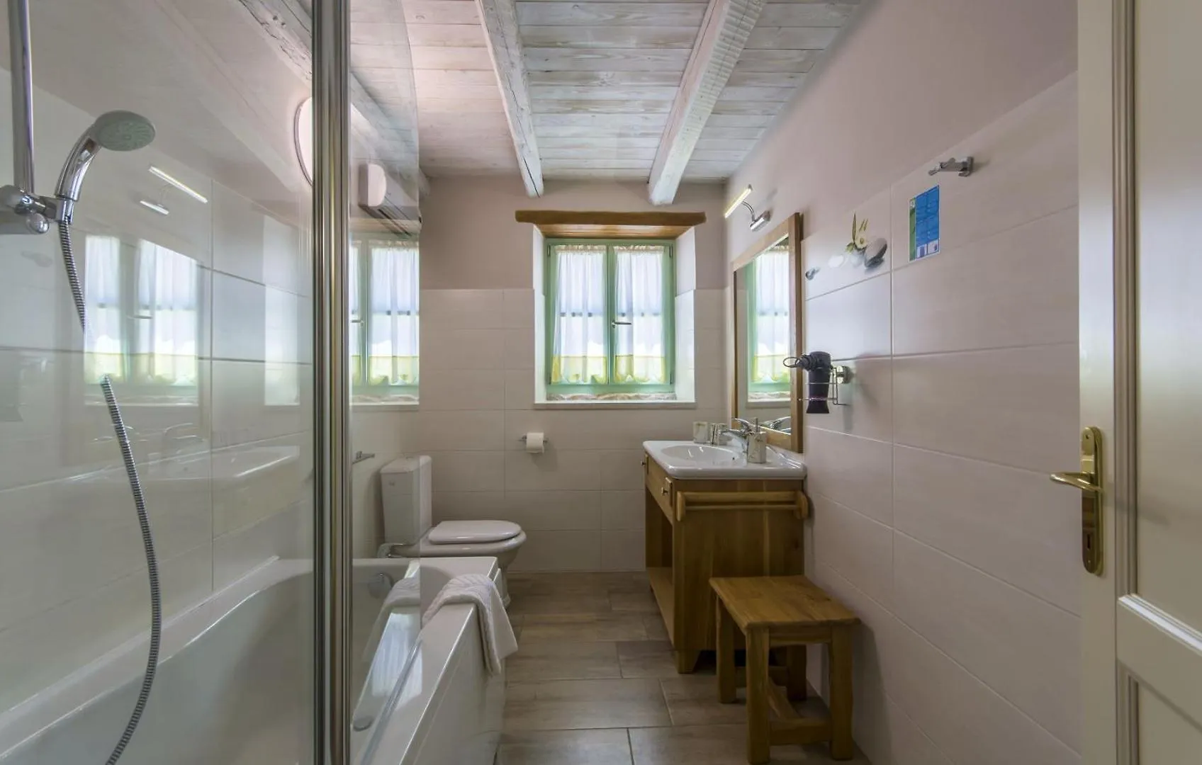 Beautiful Villa Judita With Pool In Tar Tar-Vabriga 0*,