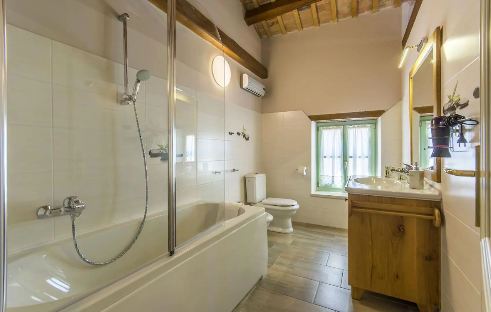 Beautiful Villa Judita With Pool In Tar Tar-Vabriga 0*,  Chorvatsko